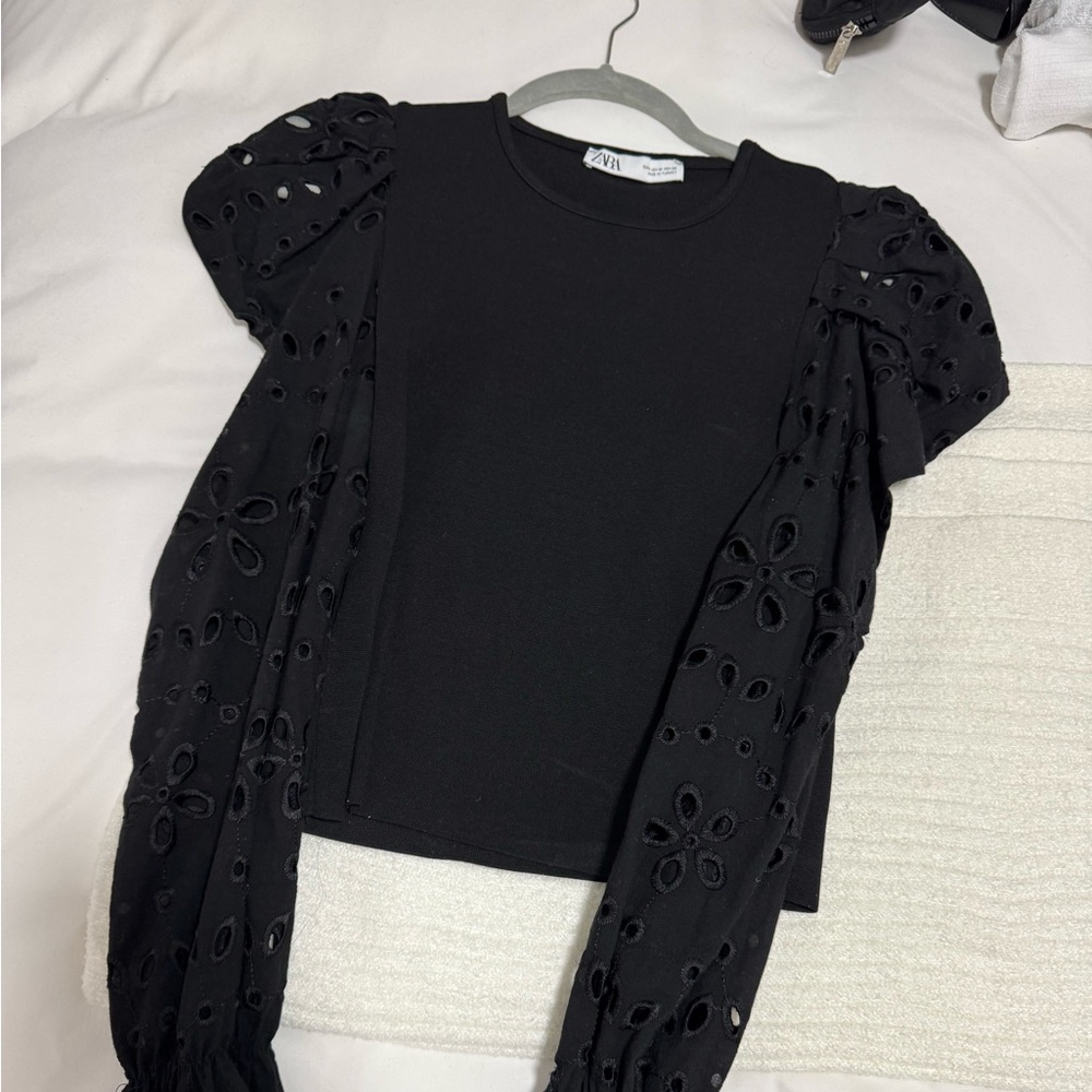 Black tight shirt with shoulder pad floral cut out sleeve #y2k #workchic #grunge